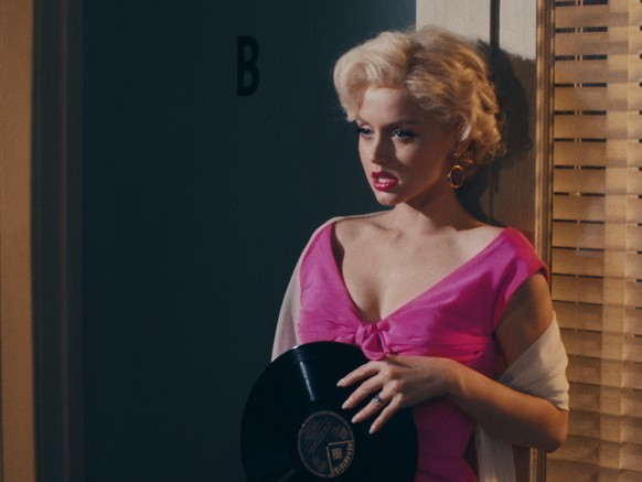 This image released by Netflix shows Ana de Armas as Marilyn Monroe in &quot;Blonde.&quot; (Netflix via AP)