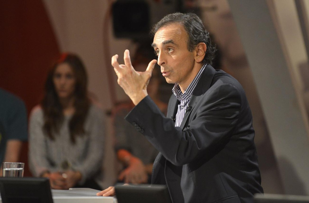 Eric Zemmour lors de l'emission Infrarouge sur la RTS 1 animee par Esther Mamarbachi, intitulee "Alors Monsieur Zemmour, c'etait mieux avant?". Le celebre polemiste franc