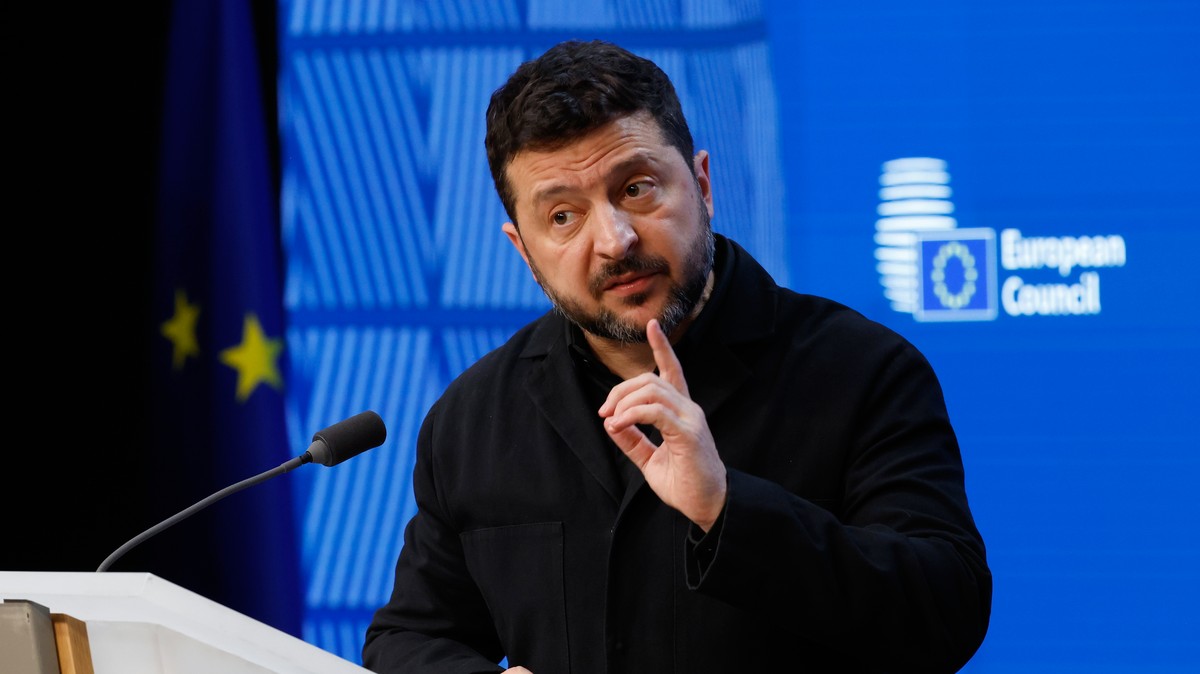 Ukraine's President Volodymyr Zelenskyy speaks during a media conference at the EU summit in Brussels, Friday, Oct. 16, 2026. (AP Photo/Geert Vanden Wijngaert)
Volodymyr Zelenskyy