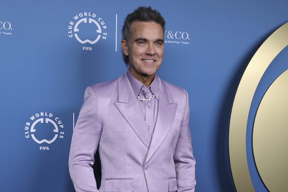 Robbie Williams arrives at the FIFA Club World Cup 2025 Trophy Tour Thursday, Jan. 16, 2025, in New York. (AP Photo/Pamela Smith)
Robbie Williams