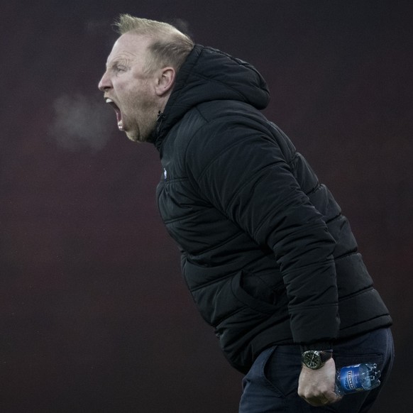Trainer Ludovic Magnin (LS) reagiert im Fussball Meisterschaftsspiel der Swiss Super League zwischen Grasshopper Club Zuerich, GC, und FC Lausanne-Sport, LS, im Letzigrund, am Dienstag, 4. Februar 202 ...