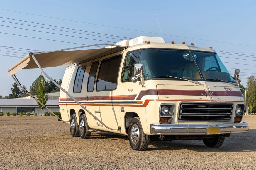 1978 GMC Motorhome Royale
https://www.autoevolution.com/news/the-gmc-motorhome-was-the-best-thing-coming-out-of-gm-s-stable-this-1978-royale-proves-it-200748.html#agal_13