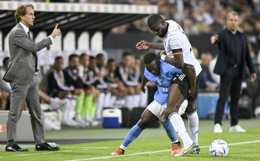 epa10013356 Wilfried Gnonto (2-L) of Italy in action against Antonio Ruediger (2-R) of Germany during the UEFA Nations League soccer match between Germany and Italy in Moenchengladbach, Germany, 14 Ju ...