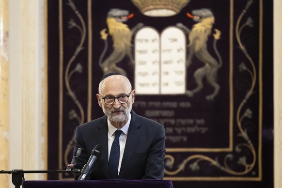 Ralph Lewin, Praesident Schweizerischer Israelitischer Gemeindebund SIG, spricht waehrend einer Gedenkveranstaltung fuer die Opfer der Terrorangriffe der Hamas auf Israel, am Montag, 16. Oktober, 2023 ...