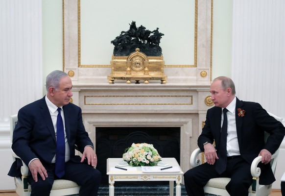 epa06722958 Russian President Vladimir Putin (R) meets with Israeli Prime Minister Benjamin Netanyahu (L) in the Kremlin in Moscow, Russia, 09 May 2018. Netanyahu is on a working visit to Moscow. EPA/ ...