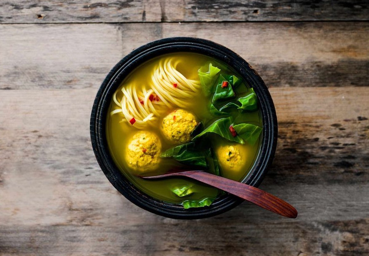 Turmeric broth with chicken and ginger dumplings
Kurkurma suppe poulet huhn ingwer klösschen nudeln asiatisch essen food http://www.olivemagazine.com/recipes/healthy/turmeric-broth-with-chicken-and-gi ...