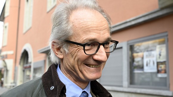 Lukas Haessig, Inside Paradeplatz bei einer Pause am Raiffeisen-Prozess des Zuercher Bezirksgerichts vor dem Volkshaus, am Dienstag, 25. Januar 2022, in Zuerich. Die Staatsanwaltschaft wirft dem ehema ...