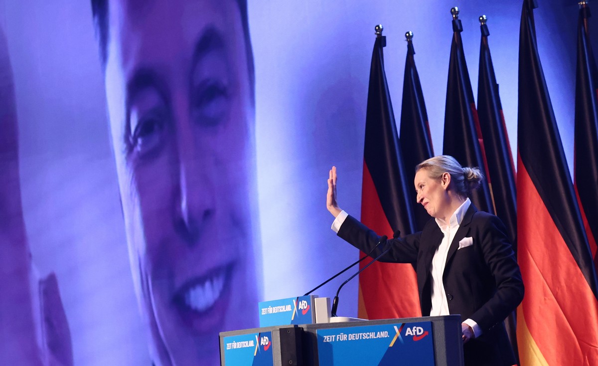 epaselect epa11852370 Alternative for Germany (AfD) party and faction co-chairwoman and top candidate for the federal election Alice Weidel talks online to Elon Musk during her speech during election  ...