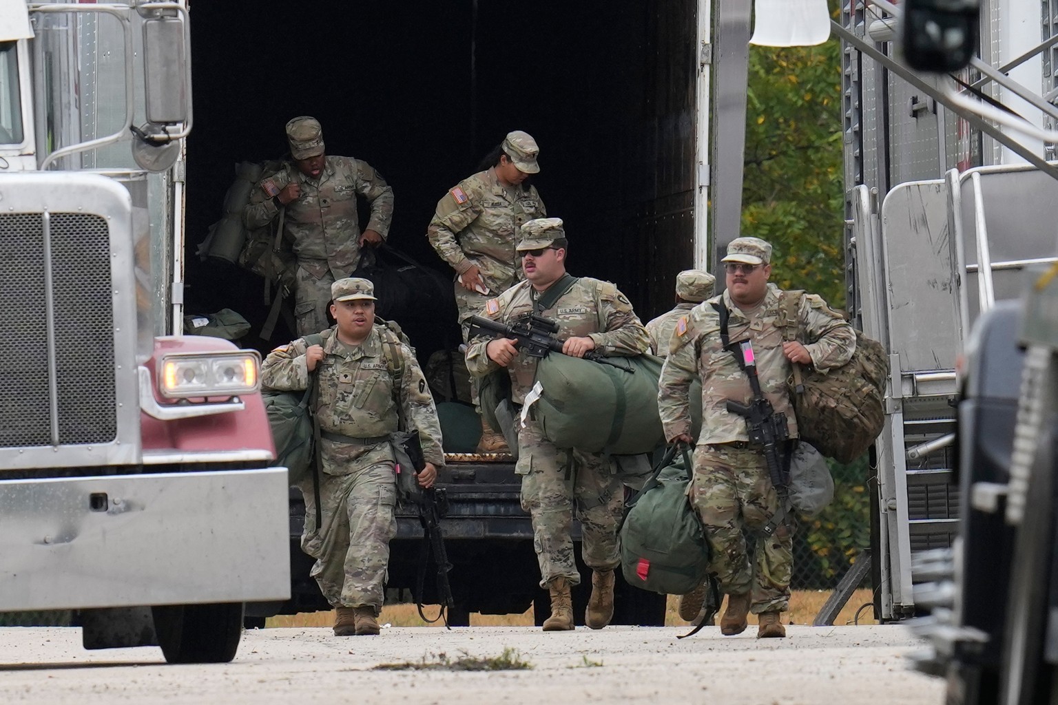 Military personnel in uniform, with the Texas National Guard patch on, are seen at the U.S. Army Reserve Center, Tuesday, Oct. 7, 2025, in Elwood, Ill., a suburb of Chicago. (AP Photo/Erin Hooley)
Nat ...