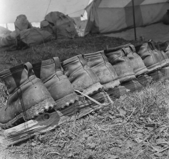 In den 1960er-Jahren geriet die Pfadi wegen ihres autoritären Stils zunehmend in Kritik.
https://permalink.nationalmuseum.ch/100651302