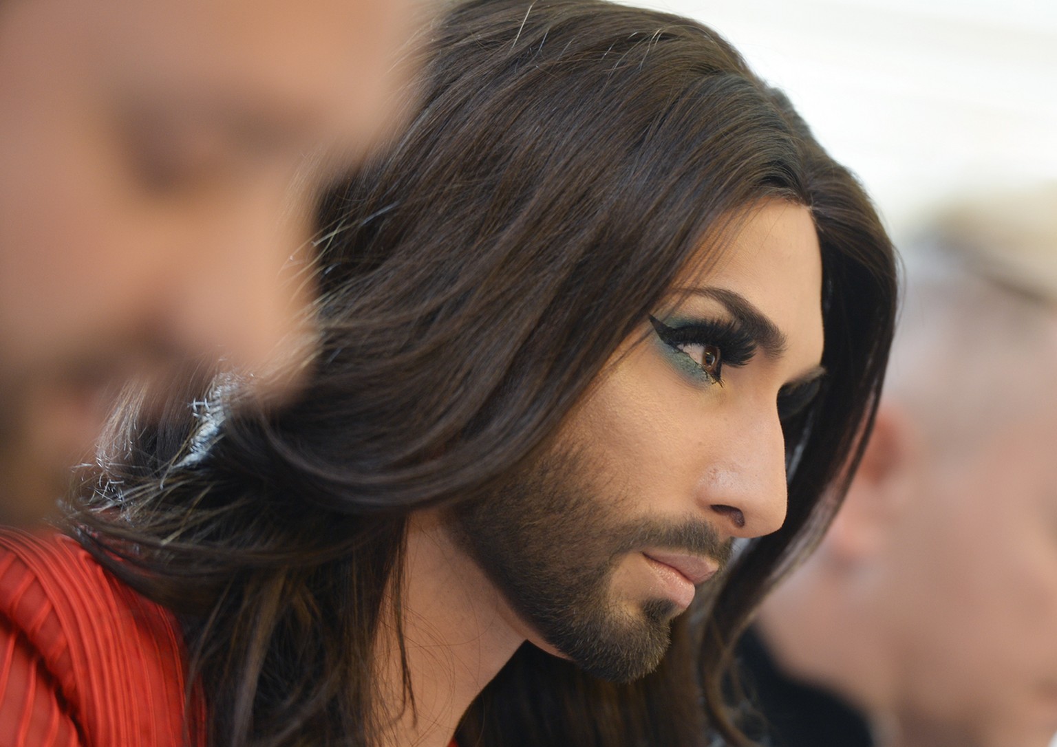 Haar für Haar Perfektion: Conchita Wurst am frühen Freitagabend bei der Pressekonferenz in Zürich.