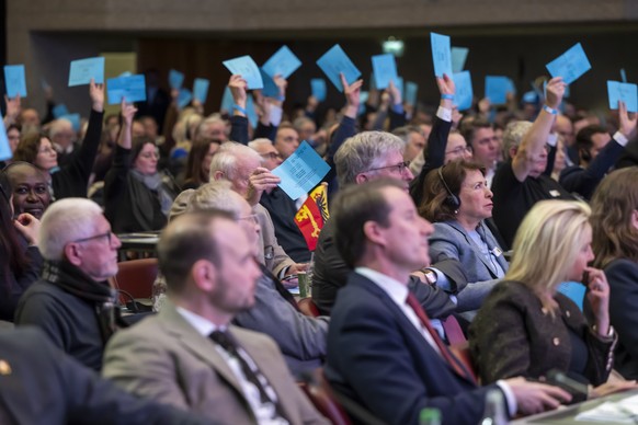 KEYPIX - Les delegues du parti PLR votent pour leur mot d'ordre, lors de l'assemblee des delegues du Parti liberal-radical, PLR FDP Suisse, ce samedi 31 janvier 2026 au Centre International  ...