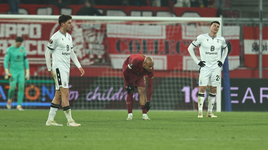 epa12672800 Flavius Daniliuc of Basel (R2) reacts after the UEFA Europa League match between FC Salzburg and FC Basel, in Salzburg, Austria, 22 January 2026. EPA/LEONHARD SIMON