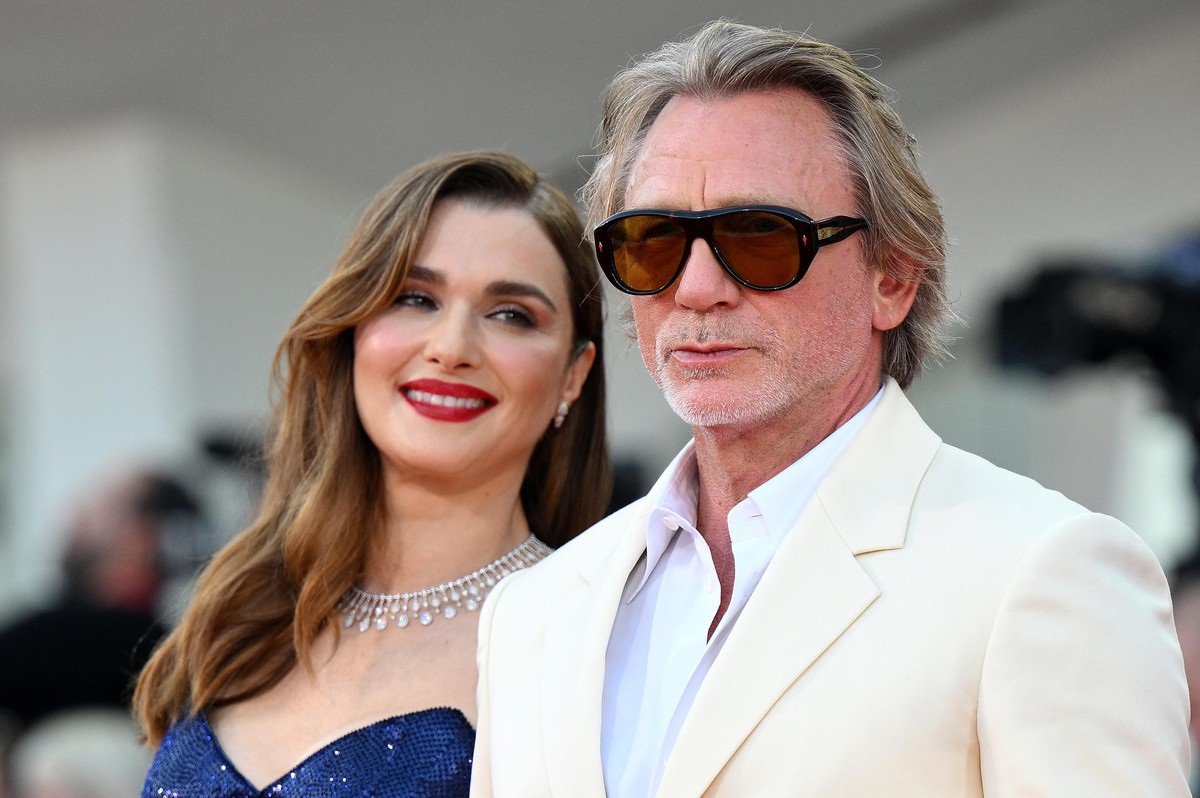 epa11582604 British actor Daniel Craig with his wife British actor Rachel Weisz attend the premiere of film 'Queer' during the 81st annual Venice International Film Festival, in Venice, Ital ...