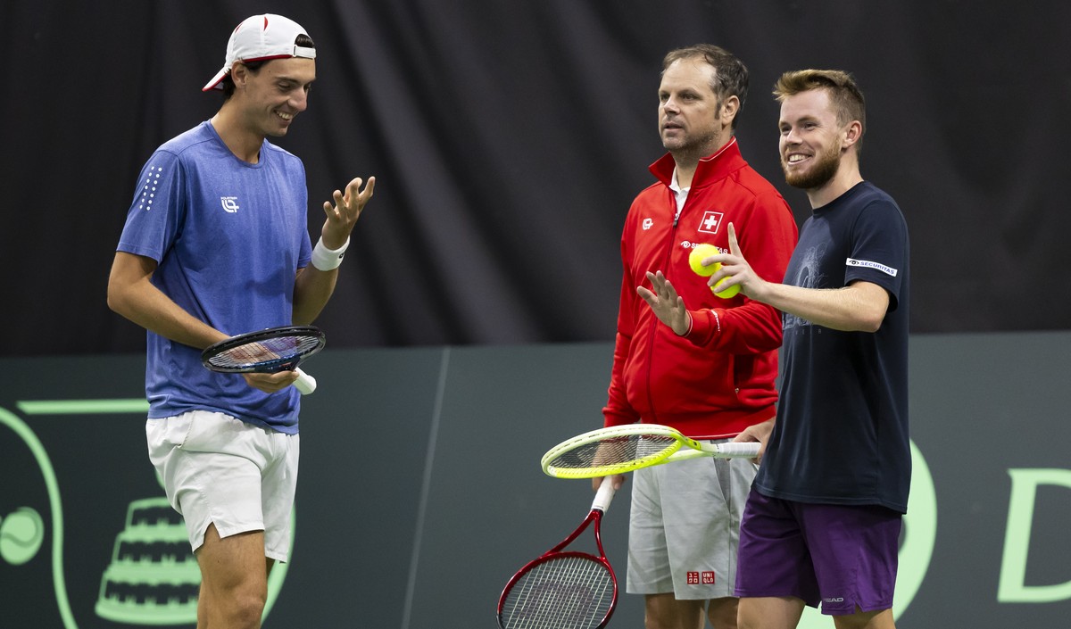 Switzerland's Marc-Andrea Huesler, team captain Severin Luethi and Remy Bertola, from left, react during a training session of the Swiss Davis Cup team in the Swiss Tennis Arena in Biel, Switzerl ...