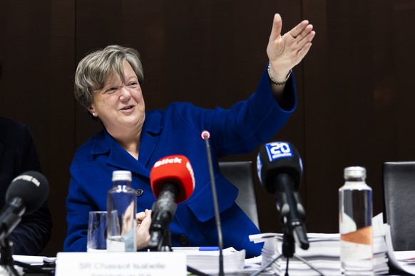Isabelle Chassot, Staenderaetin Mitte-FR, Praesidentin PUK, spricht waehrend der Medienkonferenz ueber die Ergebnisse der Parlamentarischen Untersuchungskommission PUK zum Fall der Credit Suisse, am F ...