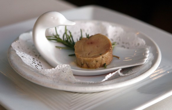 FILE - In this Wednesday, Aug. 9, 2006 file photo, a serving of salt-cured fresh foie gras with herbs is displayed at Chef Didier Durand&#039;s Cyrano&#039;s Bistrot and Wine Bar in Chicago. Foie gras ...