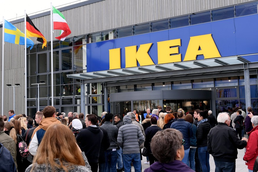 epa06260710 Customers wait for the opening IKEA store in Kaarst, Germany, 12 October 2017. After a construction phase of one and a half years the world&#039;s most sustainable store of the Swedish hom ...