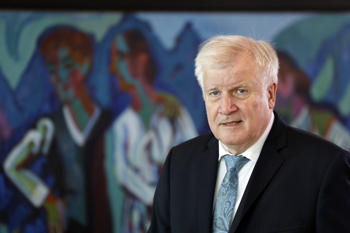 epa07798743 Minister of Interior, Construction and Homeland, Horst Seehofer, arrives for the weekly cabinet meeting of the Government at the Chancellery, in Berlin, Germany, 28 August 2019. The cabine ...