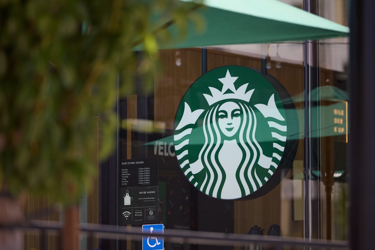 epa12269417 A logo adorns a Starbucks in Los Angeles, California, USA, 28 July 2025. Starbucks is expected to release the company's fiscal third quarter of 2025 earnings report on 29 July 2025, a ...