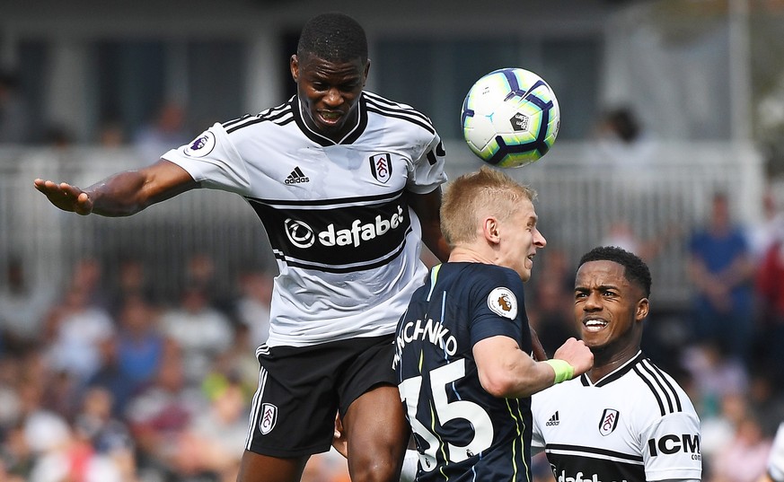 epa07472907 Fulham&#039;s Ryan Sessegnon (L) in action against Manchester City&#039;s Oleksandr Zinchenko (C) during the English Premier League soccer match between Fulham FC and Manchester City at Cr ...