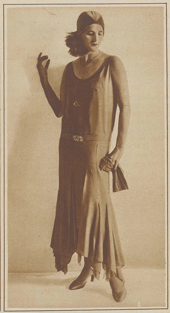 Ein Model präsentiert die neuste Mode an der Grieder-Doelker-Modeschau im Baur au Lac Zürich 1929. Wiessner steuerte mit den Handschuhen «neue Eleganz bis zu den Fingerspitzen» zur Modeschau bei.
http ...