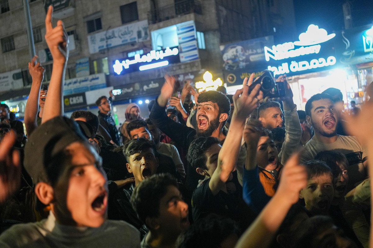 epa12098027 Syrians celebrate on the street after the US announced the lifting of sanctions on Syria, in Idlib, Syria, 13 May 2025. During his visit to Riyadh, US President Donald J. Trump said he wil ...