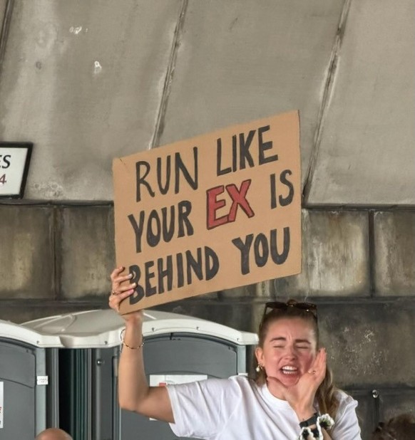 Die lustigsten Plakate am 2026 London Marathon
https://www.instagram.com/thearchbishopofbanterbury/