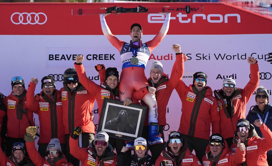 First place finisher Switzerland&#039;s Thomas Tumler, top, celebrates with teammates and coaches after a men&#039;s World Cup giant slalom skiing race, Sunday, Dec. 8, 2024, in Beaver Creek. (AP Phot ...