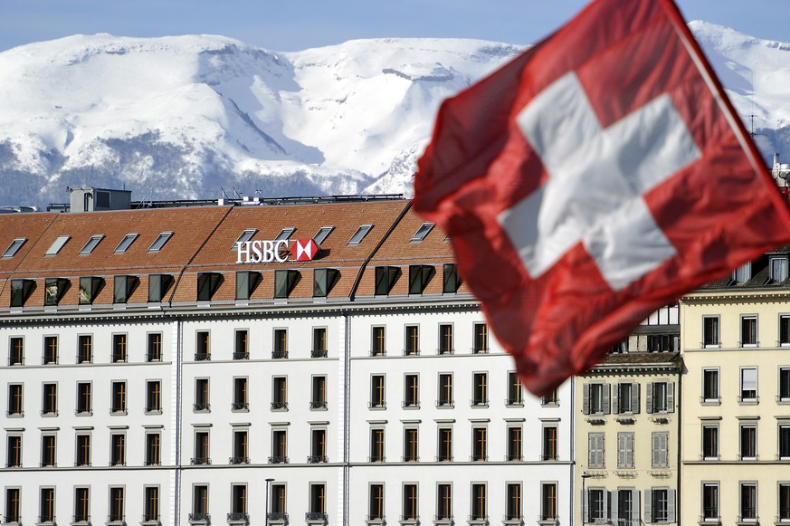 Banken und Berge – der Schweizer Finanzplatz, hier die HSBC-Filiale in Genf, gerät wegen des grossen Datenlecks unter Druck.