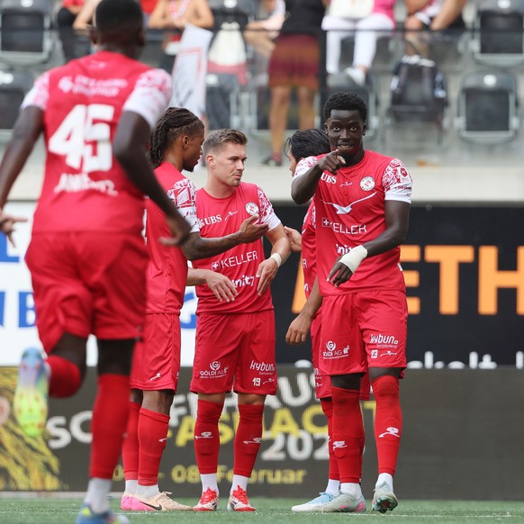 Der Winterthurer Christian Gomis (rechts) nach seinem Treffer zum 0:1 in der ersten Runde des Schweizer Fussball Cupspiel zwischen dem SV Schaffhausen und dem FC Winterthur, am Samstag, 16. August 202 ...