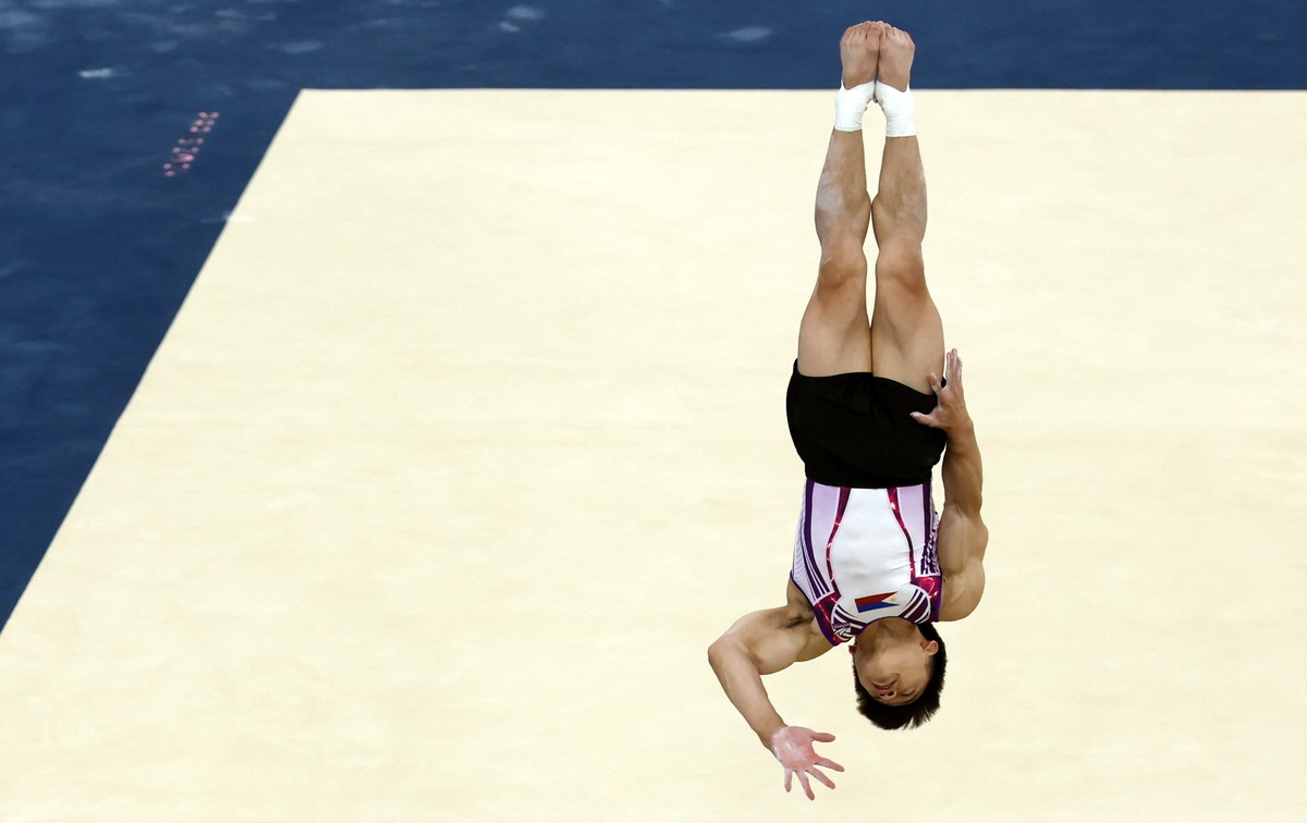 epa11522537 Carlos Edriel Yulo of Philippines performs during the Men's Floor Exercise final of the Artistic Gymnastics competitions in the Paris 2024 Olympic Games, at the Bercy Arena in Paris,  ...