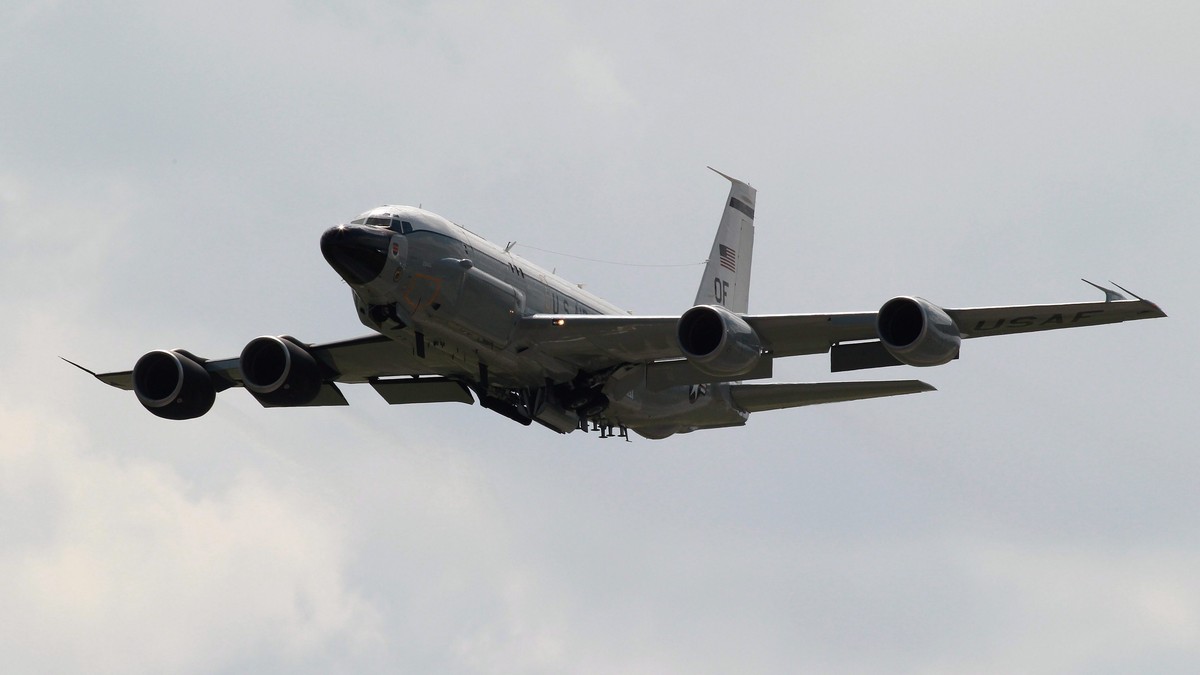 epa05147429 An US Air Force Boeing RC-135 reconnaissance aircraft lands back after a mission to US Kadena air base in Kadena, Okinawa prefecture, southern Japan, 07 February 2016. Earlier in the day,  ...
