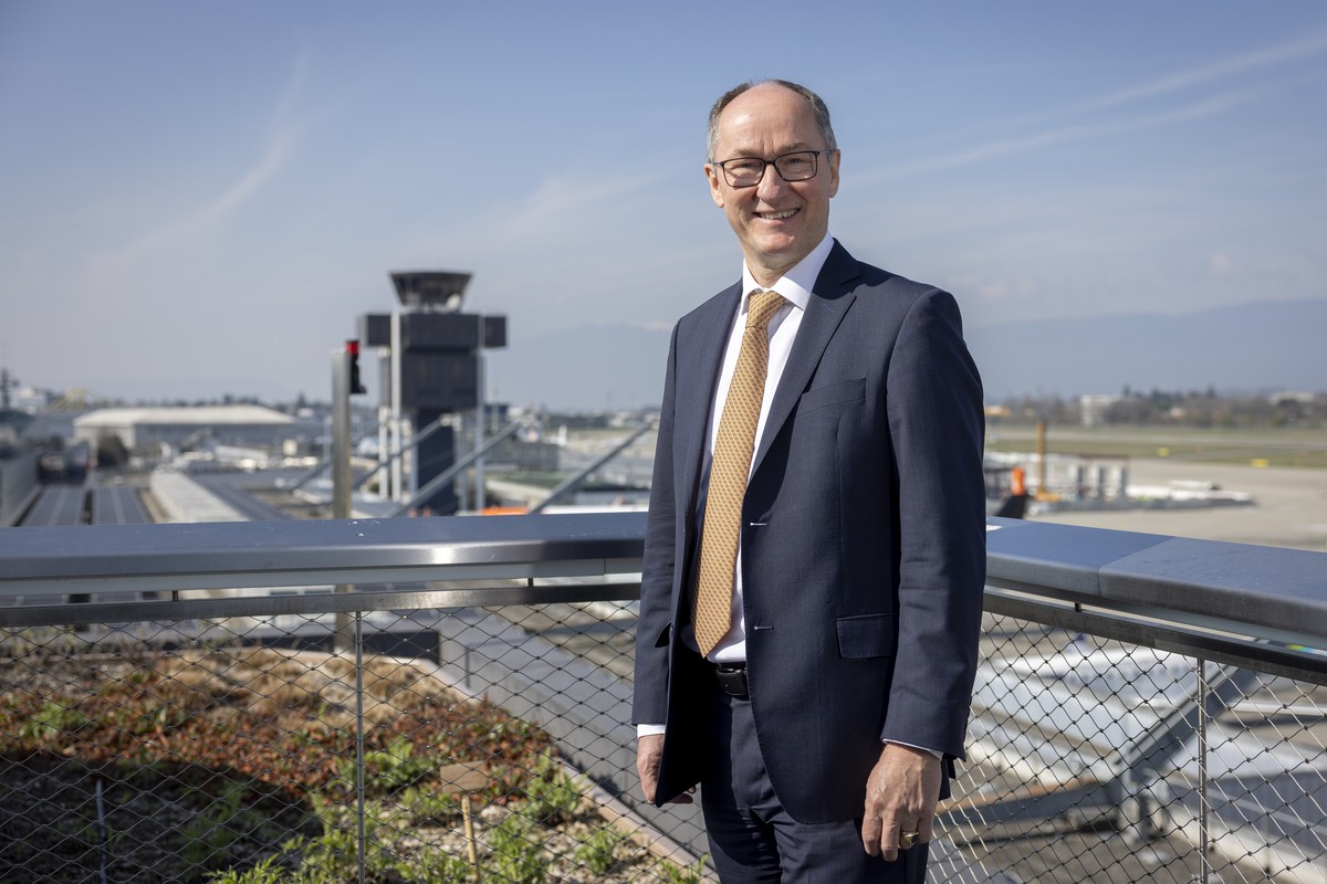 Jean Francois de Saussure, directeur general de Geneve Aeroport, s exprime lors de la conference de presse qui a eu lieu ce mardi 24 mars 2026, a l Aeroport de Geneve. Il presente les resultats financ ...