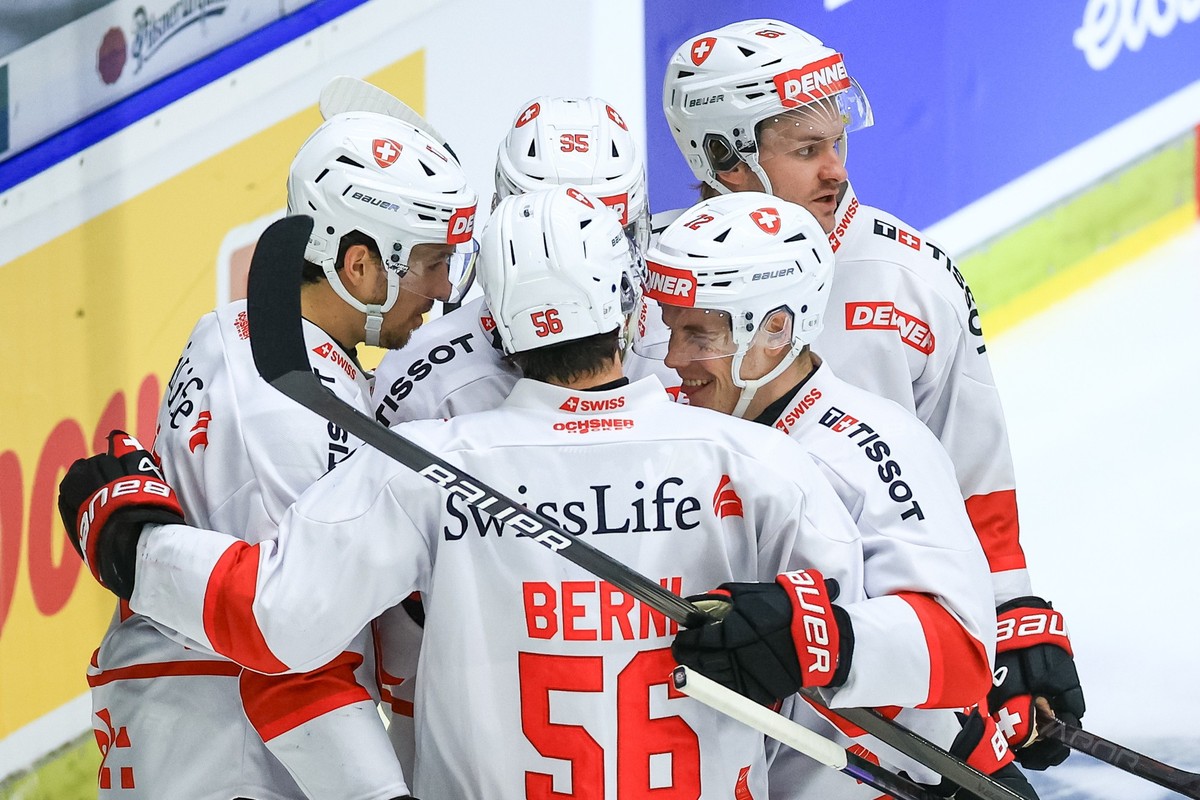 epa12927833 Players of Switzerland celebrate scoring the 2-5 goal during the Fortuna Hockey Games 2026 match between Switzerland and Finland in Ceske Budejovice, Czech Republic, 02 May 2026. EPA/MARTI ...