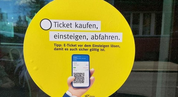 ticket kaufen, einsteigen, abfahren.