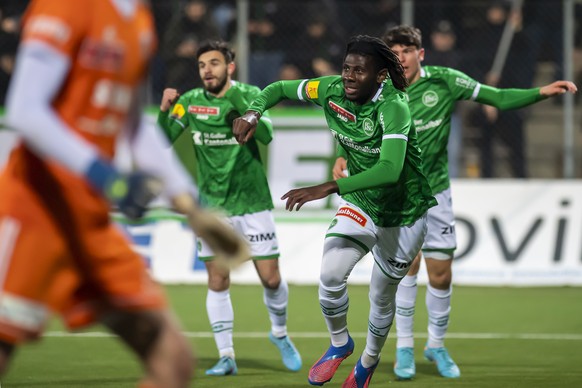 Le milieu st-gallois Alexandre Jankewitz, centre, laisse eclater sa joie lors 2:0, lors de la rencontre de football de la Coupe Suisse des quarts de finale entre le club de Promotion League Etoile Car ...