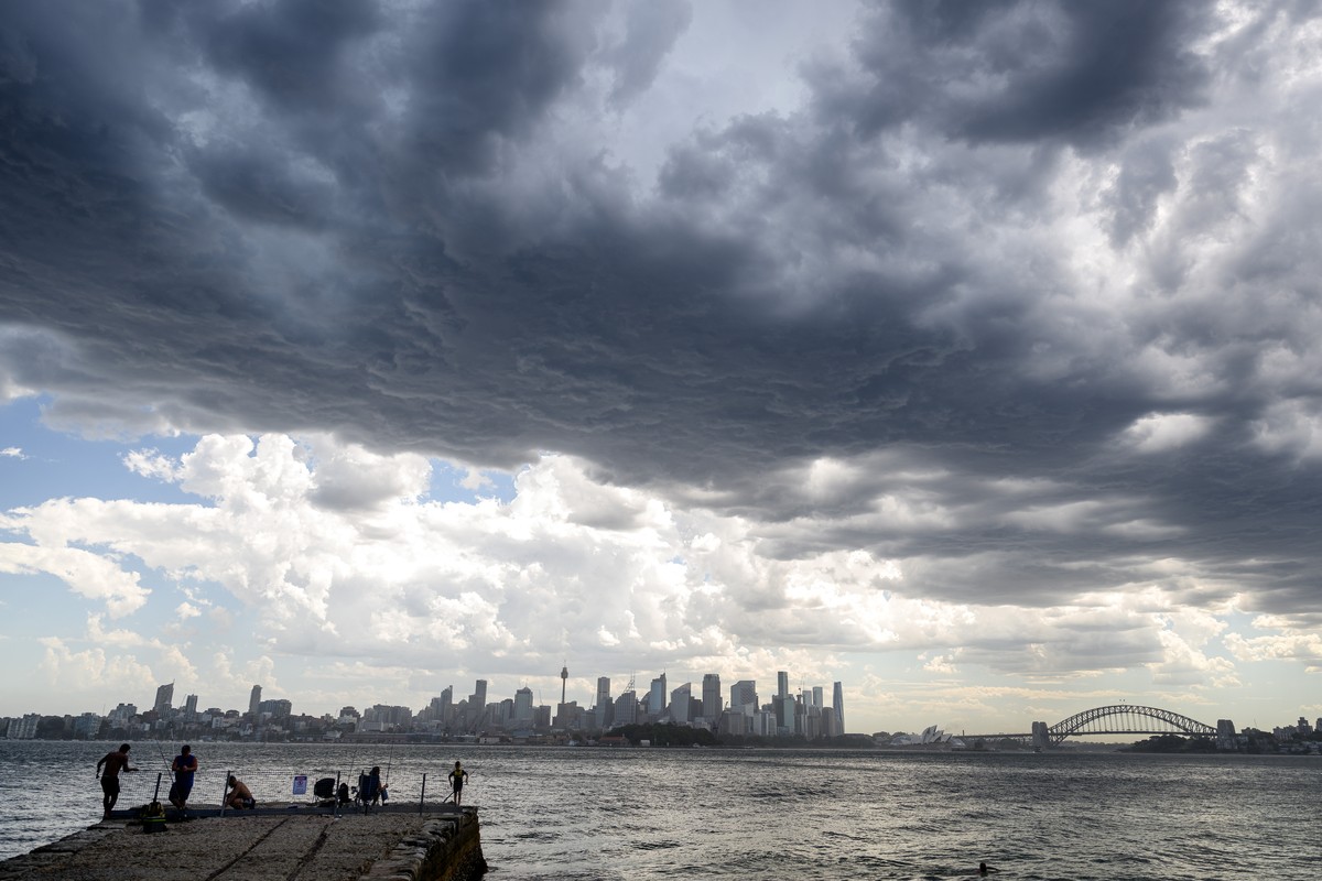 epa11857445 A storms rolls in and relieves some of the heatwave conditions in Sydney, Australia, 28 January 2025. Soaring temperatures are forecast for NSW ahead of cooler weather and potential storms ...