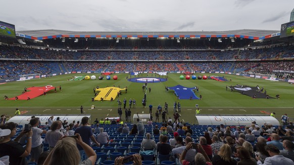 Die Saison-Eroeffnungszeremonie vor dem Fussball Meisterschaftsspiel der Super League zwischen dem FC Basel 1893 und dem FC St. Gallen 1879 im Stadion St. Jakob-Park in Basel, am Samstag, 21. Juli 201 ...