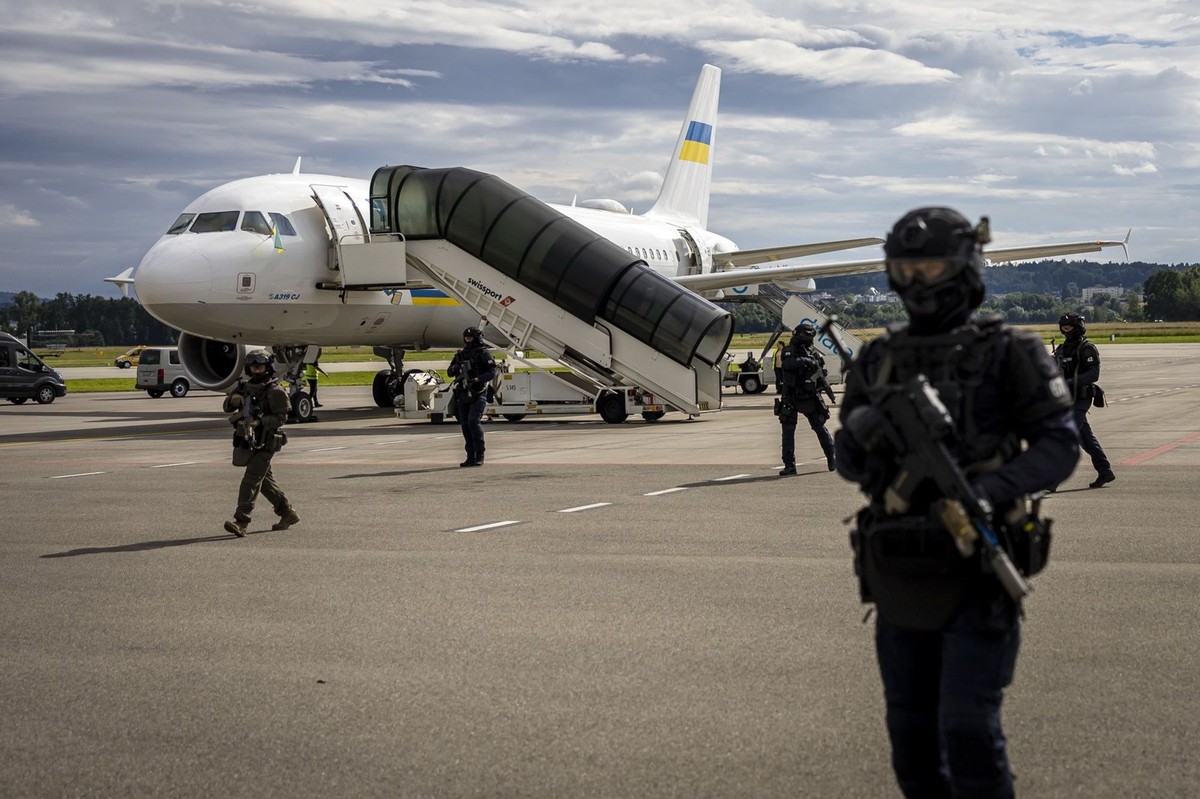 Les mesures de sécurité autour de la conférence du Bürgenstock étaient importantes. Des soldats ont sécurisé l'arrivée du président ukrainien Volodymyr Zelensky à Zurich vendredi.