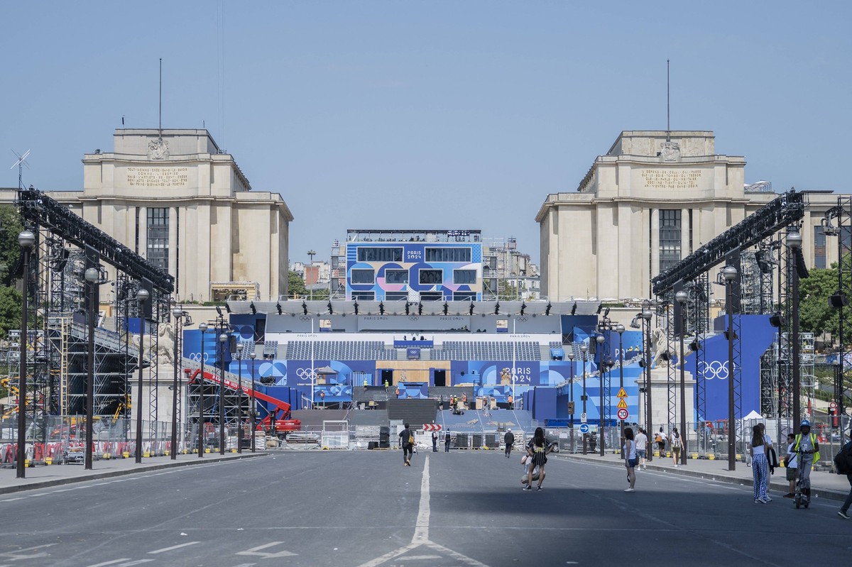 Paris 2024 - Final Preparations Of Famous Parisian Spots For Olympic Games Working operations continue on the site of the opening ceremony for the Paris 2024 Olympic Games, at Trocadero square in Pari ...