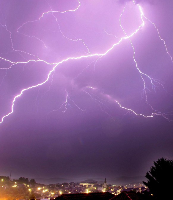 epa01366779 A thunder storm and lightning passes over the old town village of Arnsberg in Sauerland, Germany, 03 June 2008. Two women drowned overnight in the south-western German state of Baden-Wuert ...