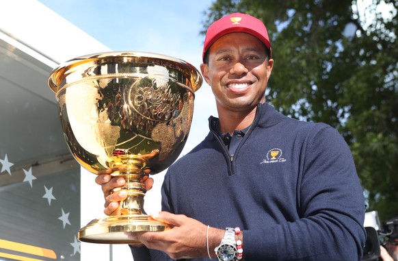 epa07211384 Golfer Tiger Woods poses for photos with a trophy during a media conference in Melbourne, Australia, 06 December 2018. Tiger Woods is in Australia this week as the United States Team Capta ...