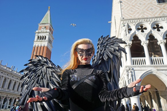 epaselect epa09750243 A person wearing a costume poses on the first day of Venice&#039;s Carnival, in Venice, Italy, 12 February 2022. The annual festival runs from 12 February to 01 March 2022 on a s ...