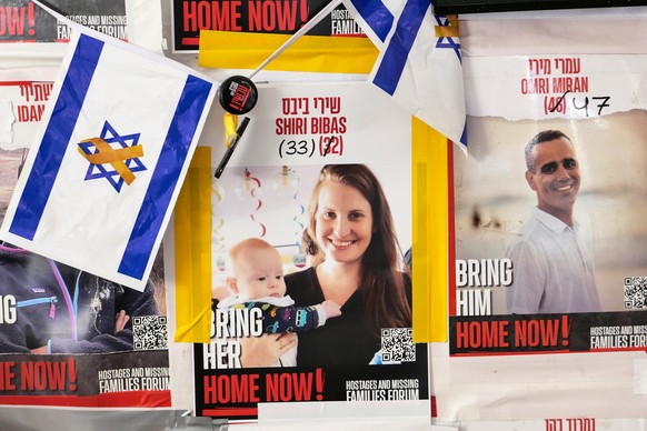 epaselect epa11906493 A poster of Israeli hostage Shiri Bibas at a protest camp of hostages&#039; families near Prime Minister Netanyahu&#039;s residence in Jerusalem, 19 February 2025. Hamas announce ...