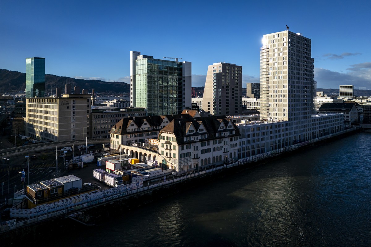 Die neue staedtische Wohnsiedlung Tramdepot Hard, neben der Limmat, am Dienstag, 7. Januar 2025 in Zuerich. Beim Escher-Wyss-Platz entsteht eine neue staedtische Wohnsiedlung: Auf das Tramdepot Hard w ...