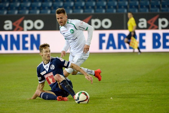 30.04.2015; Luzern; Fussball Super League - FC Luzern - FC St. Gallen ; Francois Affolter (Luzern) gegen Daniel Sikorski (St.Gallen) (Daniela Frutiger/freshfocus)