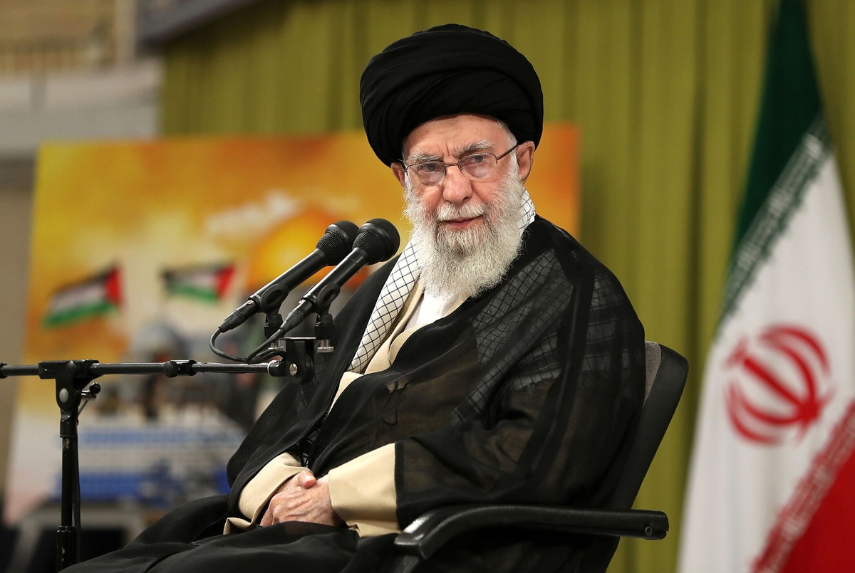 epa10952474 A handout picture made available by the Iranian supreme leader office shows, Iranian supreme leader Ayatollah Ali Khamenei speaks during a meeting with Iranian students in Tehran, Iran, 01 ...