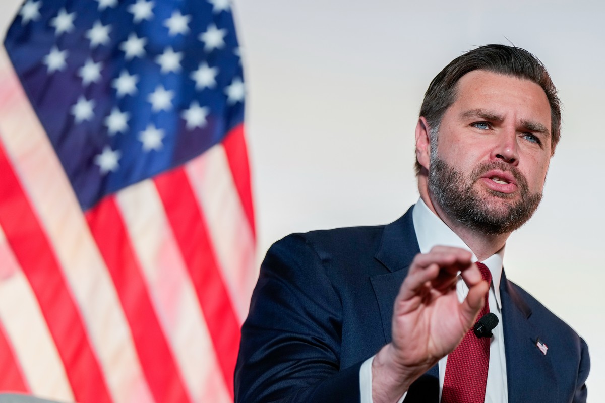 Vice President JD Vance speaks with Breitbart News Washington bureau chief Matthew Boyle at Andrew W. Mellon Auditorium, Thursday, Nov. 20, 2025, in Washington. (AP Photo/Julia Demaree Nikhinson)
Vanc ...