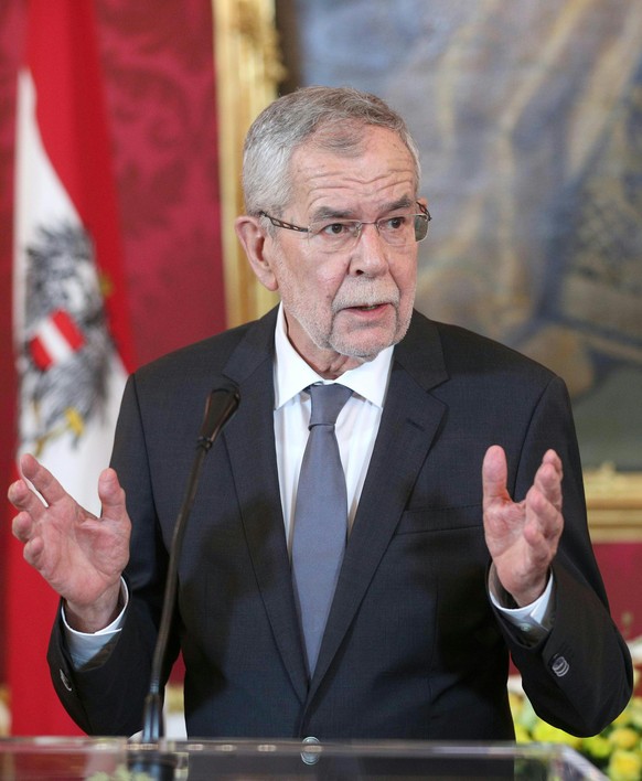 OESTERREICH: ZU APA0051 VOM 18.5.2019 - Bundespraesident Alexander Van der Bellen am Samstag, 18. Mai 2019, waehrend eines Presse-Statements zur Regierungskrise in der Praesidentschaftskanzlei in Wien ...